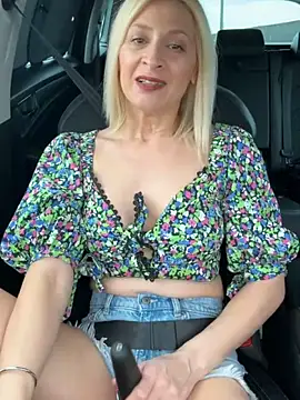 Snapshot of HOTLadyluna chatting on May 2026 01:43:02 PM HOTLadyluna online show from May 2026 01:43:02 PM