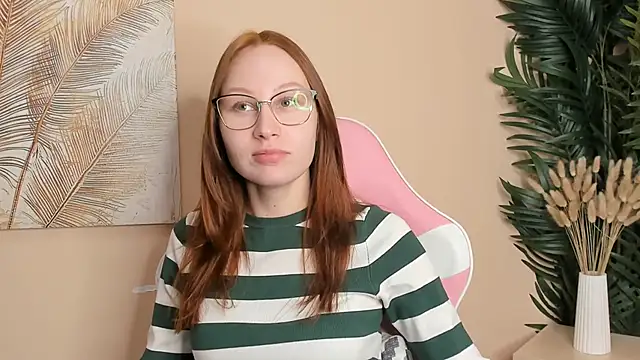 YiPalomo online show from November 2025 09:21:01 AM