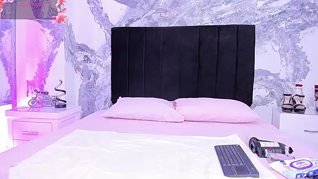 lilithDraven  online show from December 2025 05:05:01 AM