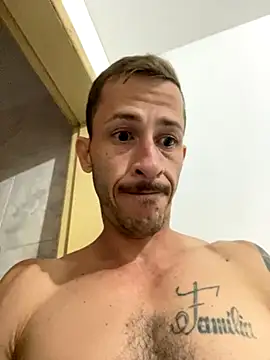 Lucasjandre online show from November 2025 09:57:02 PM