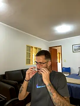 Lucasjandre online show from December 2025 12:47:02 PM