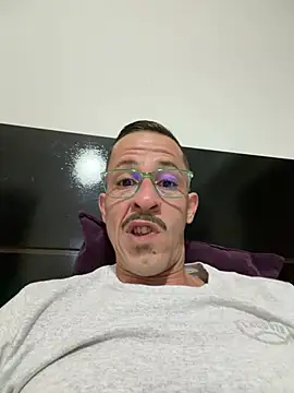 Lucasjandre online show from June 2026 08:32:02 PM