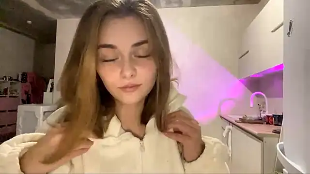 Snapshot of GeralynChiszar chatting on November 2025 08:13:02 PM GeralynChiszar online show from November 2025 08:13:02 PM