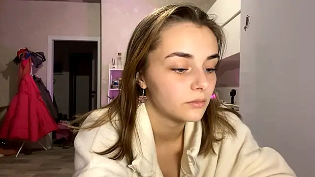 Snapshot of GeralynChiszar chatting on December 2025 01:04:02 AM GeralynChiszar online show from December 2025 01:04:02 AM