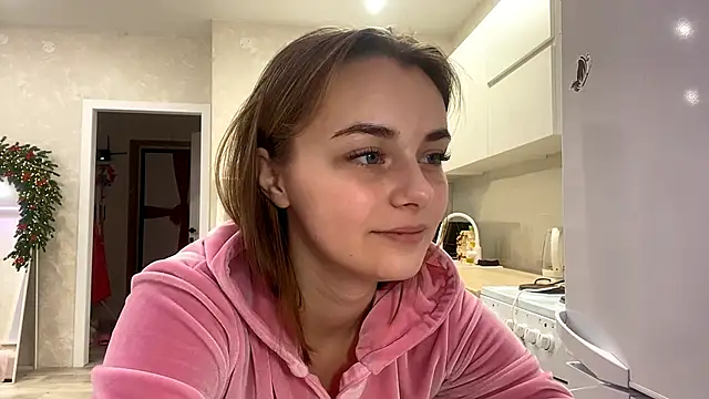 Snapshot of GeralynChiszar chatting on December 2025 04:40:01 AM GeralynChiszar online show from December 2025 04:40:01 AM