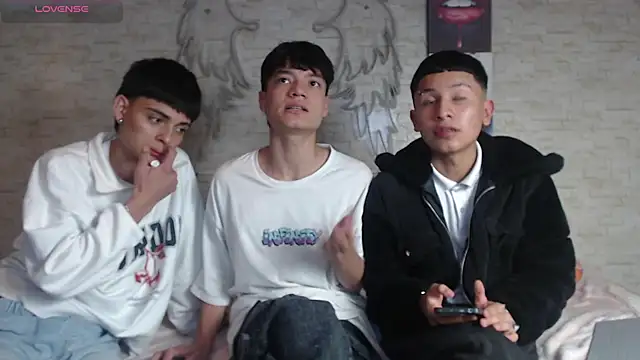 axel milo kairo and noa online show from November 2025 10:01:01 PM