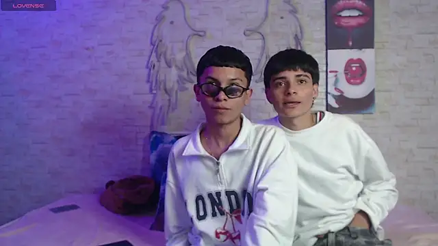 axel milo kairo and noa online show from December 2025 06:45:02 PM