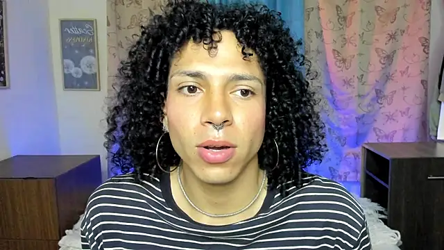 Angel White25 online show from December 2025 10:40:01 PM