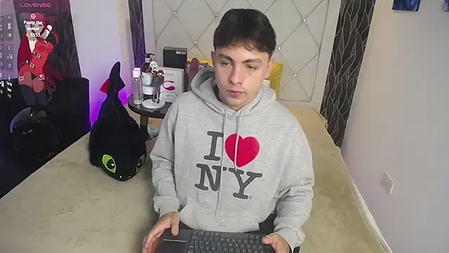 Samu FoXXX online show from December 2025 08:25:01 PM