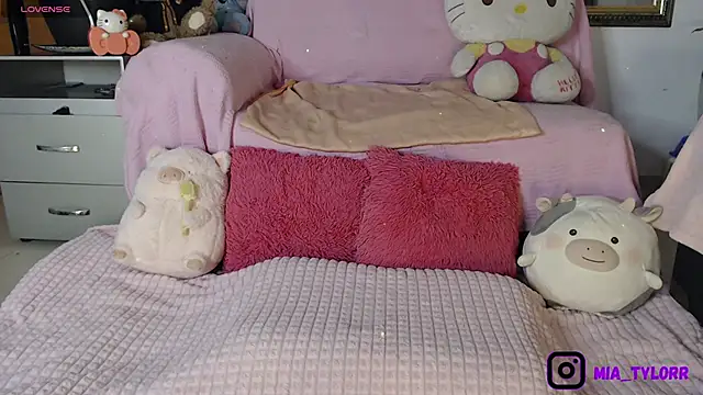 Snapshot of Mia_Tylorr chatting on November 2025 09:19:02 PM Mia Tylorr online show from November 2025 09:19:02 PM