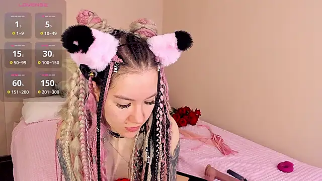 Lina Moony online show from December 2025 02:30:01 AM