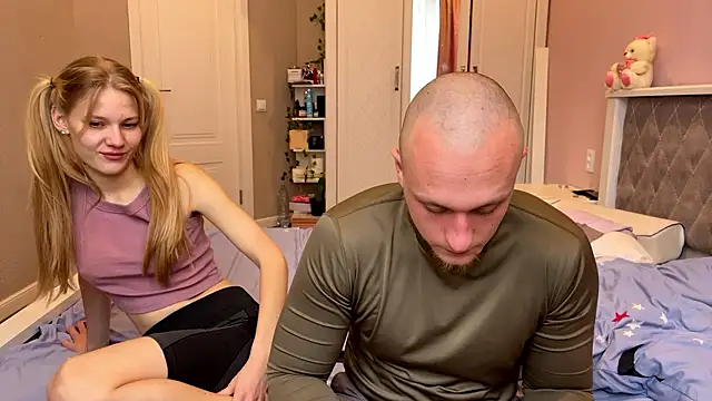 Snapshot of Daisy_Couple chatting on December 2025 07:14:02 AM Daisy Couple online show from December 2025 07:14:02 AM