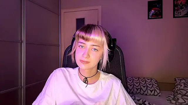 EmilySkyline online show from November 2025 05:19:02 AM