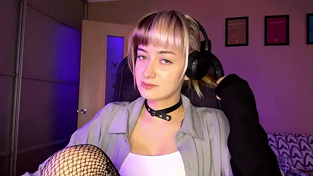 EmilySkyline online show from November 2025 08:03:01 AM