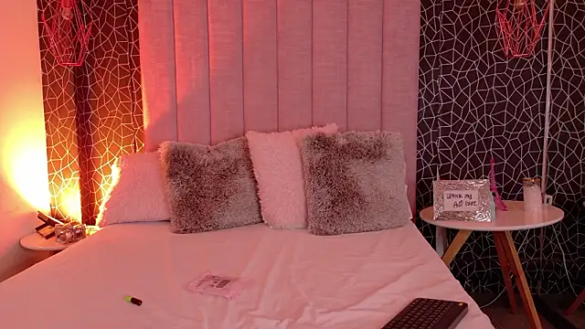 Snapshot of IrisDeLaVega_ chatting on March 2026 02:44:01 PM IrisDeLaVega online show from March 2026 02:44:01 PM