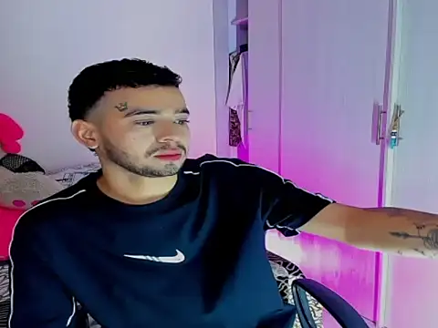 Snapshot of JohnE_Medina chatting on November 2025 04:40:02 PM JohnE Medina online show from November 2025 04:40:02 PM