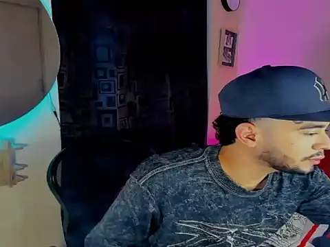 Snapshot of JohnE_Medina chatting on December 2025 08:27:01 PM JohnE Medina online show from December 2025 08:27:01 PM