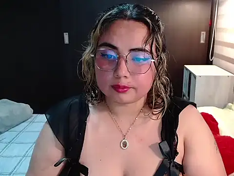 YiniBelle online show from February 2026 04:45:01 AM