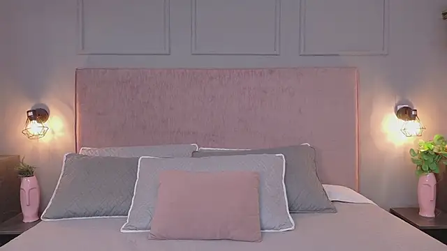 Sophie Honey18 online show from November 2025 01:43:01 PM