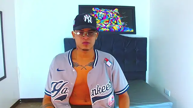 Isaacas  online show from November 2025 11:32:02 AM