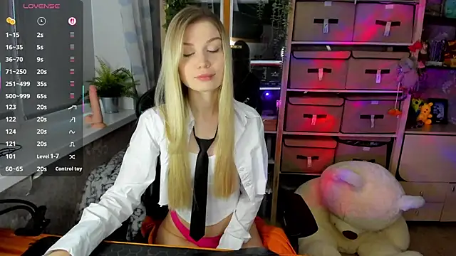 blondie lina online show from November 2025 12:15:02 PM