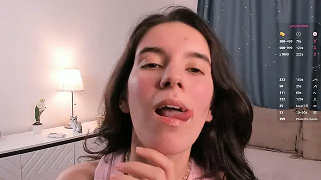 ShelaMailo online show from November 2025 06:10:02 PM