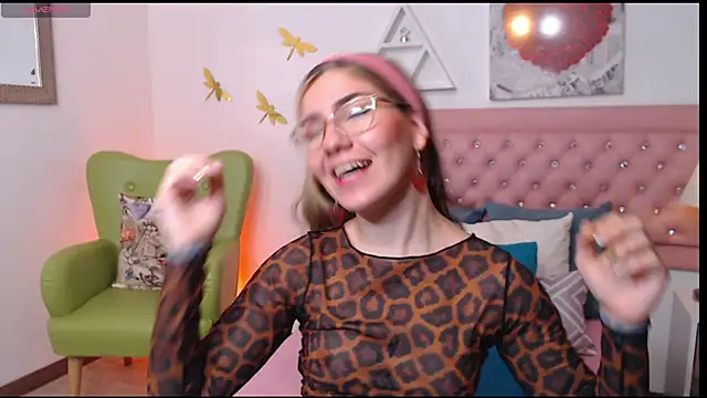 AriLumi online show from January 2026 07:59:02 PM