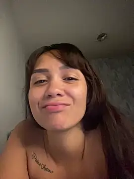 Snapshot of carolsapequinha chatting on May 2026 04:06:02 AM carolsapequinha online show from May 2026 04:06:02 AM