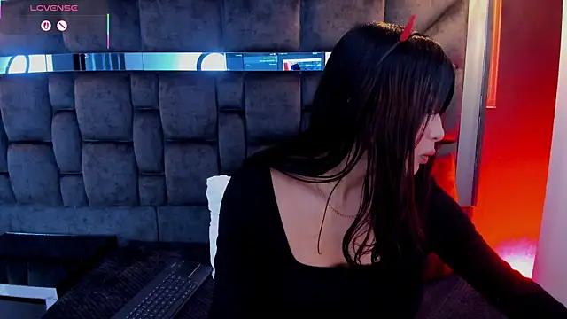 IssaJones  online show from April 2026 09:40:02 PM