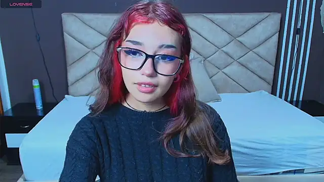 Snapshot of Laracooper_ chatting on November 2025 06:03:02 PM Laracooper online show from November 2025 06:03:02 PM