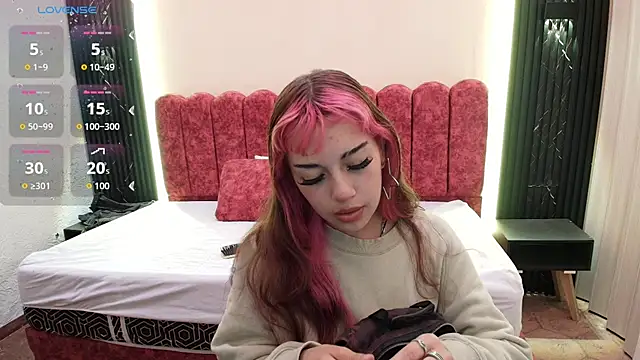 Laracooper  online show from March 2026 12:13:01 PM