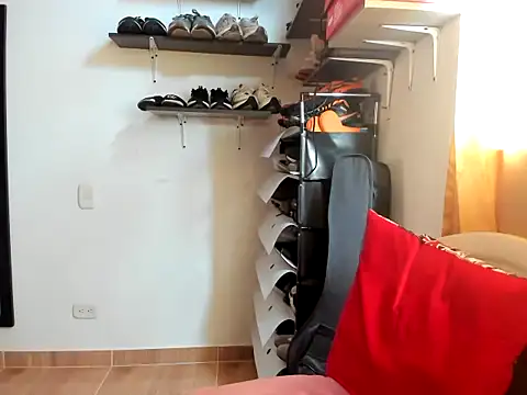 caroline 47 online show from April 2026 07:52:02 PM