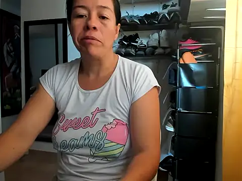 Snapshot of caroline_47 chatting on July 2026 01:59:01 PM caroline 47 online show from July 2026 01:59:01 PM