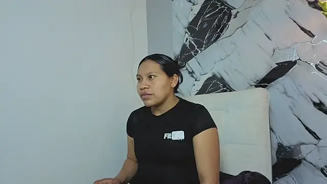 Hanna Goldenst online show from November 2025 07:36:03 PM