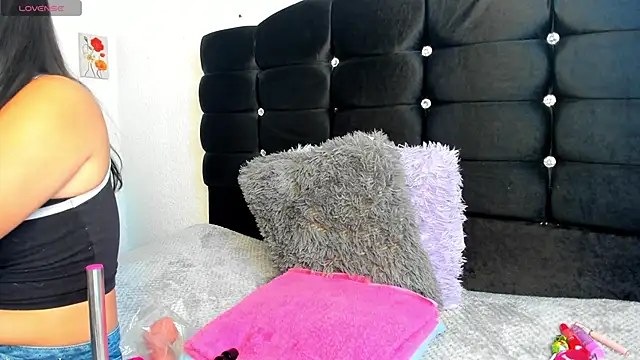 Snapshot of Dulce1_sofia01 chatting on November 2025 02:51:01 PM Dulce1 sofia01 online show from November 2025 02:51:01 PM