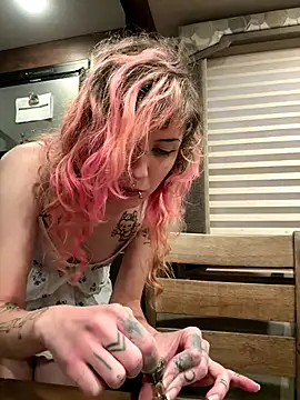 Snapshot of needlefaceUwU chatting on November 2025 12:41:01 AM needlefaceUwU online show from November 2025 12:41:01 AM