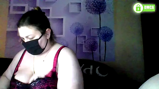 Snapshot of honey_sweet_couple chatting on January 2026 05:50:01 PM honey sweet couple online show from January 2026 05:50:01 PM