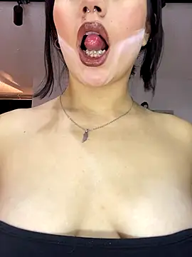 GinebraBelucci online show from November 2025 02:57:02 AM