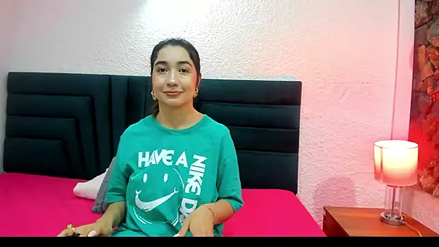 Snapshot of VictoriaRouge_ chatting on January 2026 04:05:02 AM VictoriaRouge online show from January 2026 04:05:02 AM