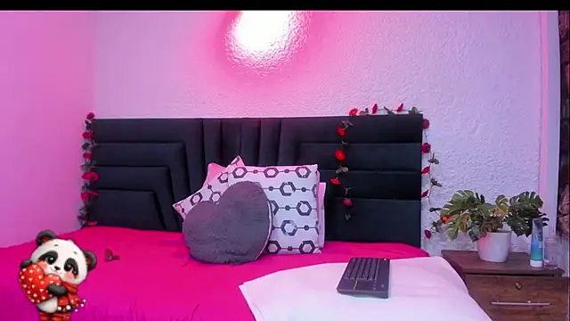 Snapshot of VictoriaRouge_ chatting on February 2026 04:31:01 AM VictoriaRouge online show from February 2026 04:31:01 AM