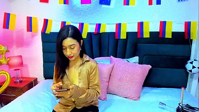 Snapshot of VictoriaRouge_ chatting on June 2026 10:56:01 PM VictoriaRouge online show from June 2026 10:56:01 PM