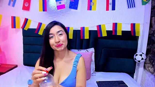 Snapshot of VictoriaRouge_ chatting on June 2026 08:21:01 PM VictoriaRouge online show from June 2026 08:21:01 PM