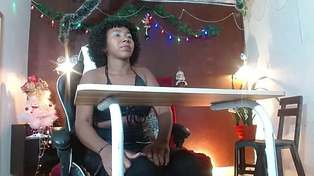 Snapshot of Mila-Crox chatting on November 2025 11:47:02 PM Mila-Crox online show from November 2025 11:47:02 PM