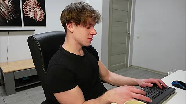 Charles Dreams online show from February 2026 07:32:02 PM