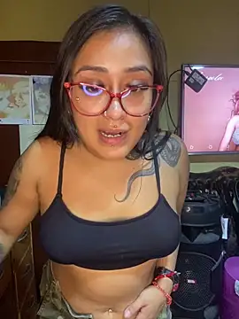 Snapshot of Felinamiau chatting on February 2026 04:31:01 AM Felinamiau online show from February 2026 04:31:01 AM