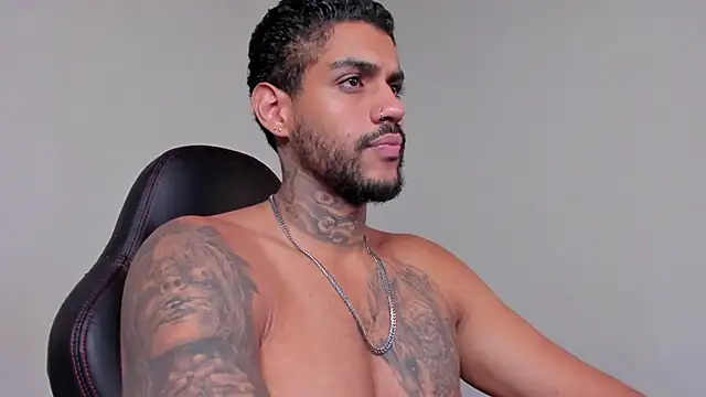 LuigiVitale 1 online show from December 2025 02:11:01 PM