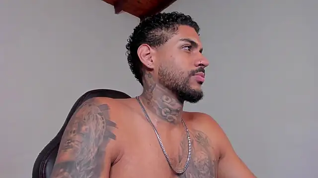 LuigiVitale 1 online show from December 2025 04:28:02 AM