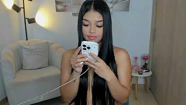Snapshot of haileyflorez_ chatting on May 2026 04:45:01 PM haileyflorez online show from May 2026 04:45:01 PM