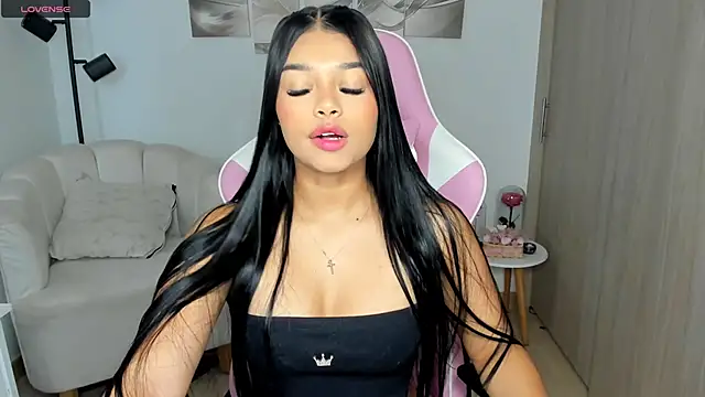 Snapshot of haileyflorez_ chatting on May 2026 01:19:01 PM haileyflorez online show from May 2026 01:19:01 PM