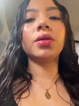 Snapshot of Kamie_SebasDolce chatting on May 2026 01:18:01 PM Kamie SebasDolce online show from May 2026 01:18:01 PM